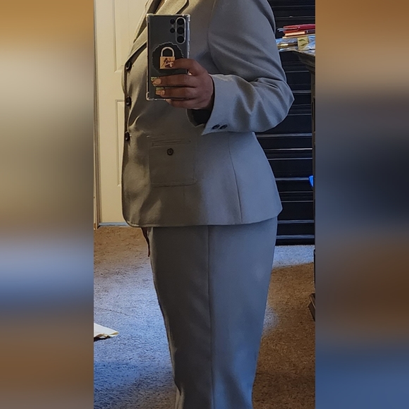 GRAY PANTSUIT - Picture 2 of 3